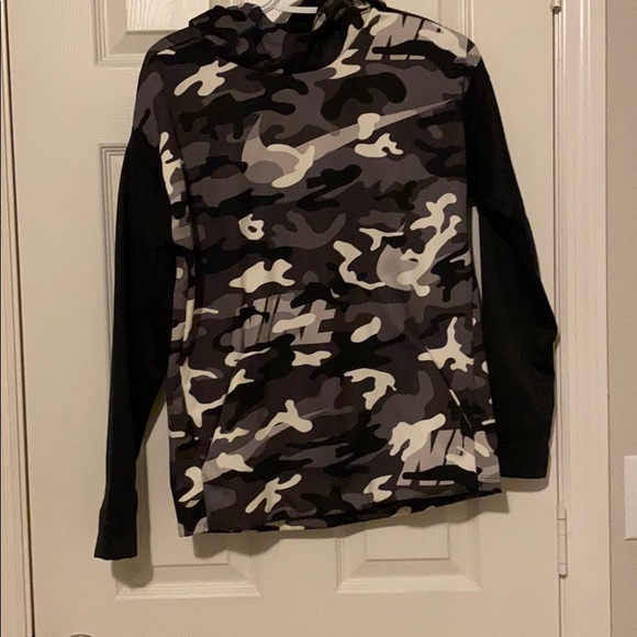 Sweaters - Picture 4 of 6